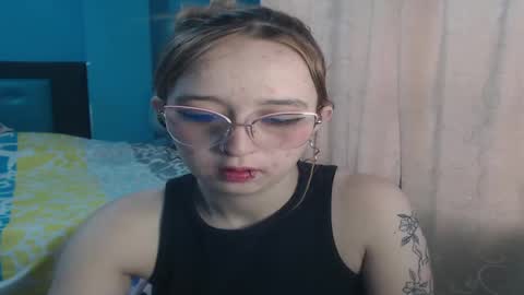 Snapshot of liaroberts1 chatting on January 24, 12:10 pm Lia Roberts online show from January 24, 12:10 pm