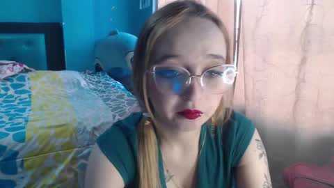 Snapshot of liaroberts1 chatting on February 1, 12:05 pm Lia Roberts online show from February 1, 12:05 pm