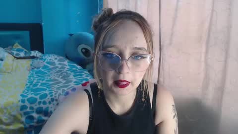 Snapshot of liaroberts1 chatting on February 3, 12:03 pm Lia Roberts online show from February 3, 12:03 pm