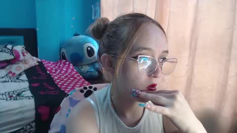 Snapshot of liaroberts1 chatting on February 10, 12:18 pm Lia Roberts online show from February 10, 12:18 pm