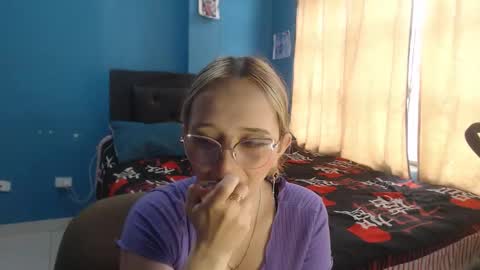 Snapshot of liaroberts1 chatting on October 10, 12:04 pm Lia Roberts online show from October 10, 12:04 pm