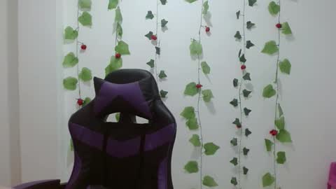 Lia Roberts online show from May 7, 3:34 am