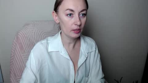 Lia online show from February 2, 9:19 am