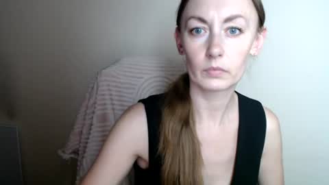 Lia online show from June 26, 11:58 am