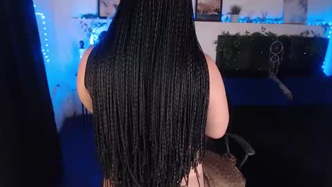 Snapshot of liascarlett chatting on December 21, 10:44 am LiaScarlett online show from December 21, 10:44 am