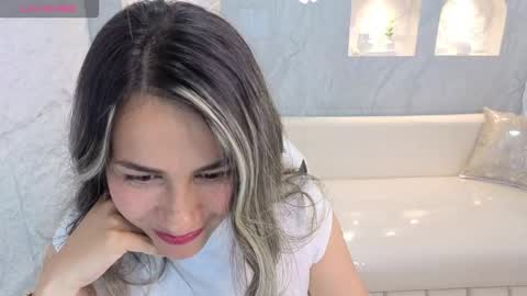 Snapshot of liat_white_tx chatting on September 23, 1:36 pm Online 800 to 1400 online show from September 23, 1:36 pm