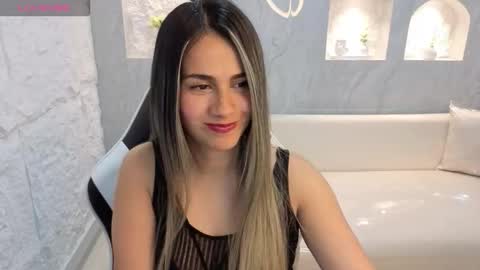 Snapshot of liat_white_tx chatting on October 4, 1:09 pm Online 800 to 1400 online show from October 4, 1:09 pm