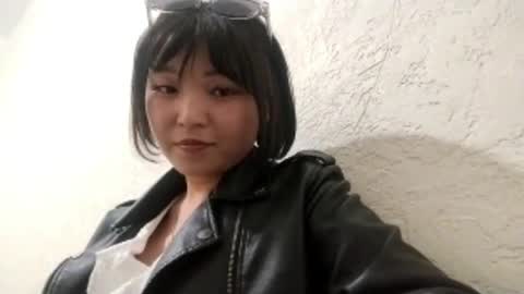 Snapshot of libbiepostlethwaite chatting on May 1, 8:35 pm Molly online show from May 1, 8:35 pm