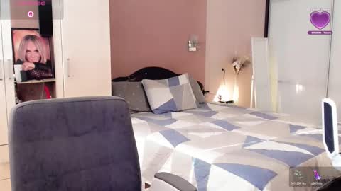 Snapshot of libby_nora chatting on October 27, 9:57 am Libby online show from October 27, 9:57 am