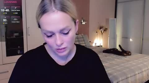 Snapshot of libby_nora chatting on November 7, 9:31 am Libby online show from November 7, 9:31 am