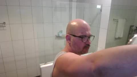 Snapshot of libertarians1972 chatting on October 22, 10:15 am Cockcentric online show from October 22, 10:15 am