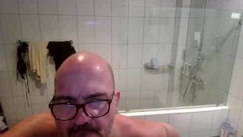 Snapshot of libertarians1972 chatting on October 27, 9:24 am Cockcentric online show from October 27, 9:24 am