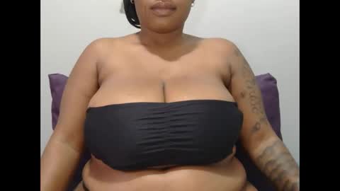 Snapshot of lickabletash98 chatting on February 6, 12:05 pm lickabletash98 online show from February 6, 12:05 pm