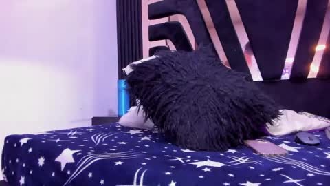 Snapshot of licyevans chatting on December 13, 8:37 pm licy online show from December 13, 8:37 pm