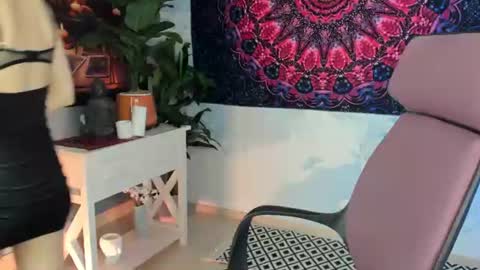 Hey My name is Lida online show from June 30, 9:32 am
