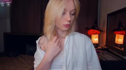 Snapshot of lidiaklemencic chatting on November 1, 7:49 pm Ann online show from November 1, 7:49 pm