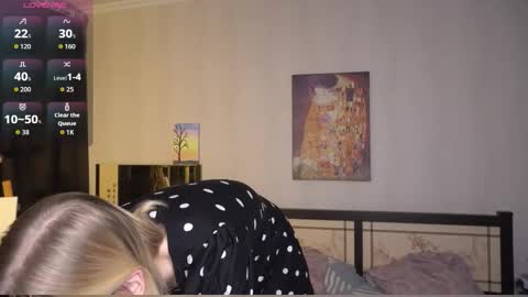 Snapshot of lidiaklemencic chatting on November 6, 7:26 pm Ann online show from November 6, 7:26 pm