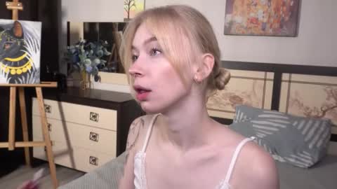 Snapshot of lidiaklemencic chatting on November 26, 7:04 pm Ann online show from November 26, 7:04 pm