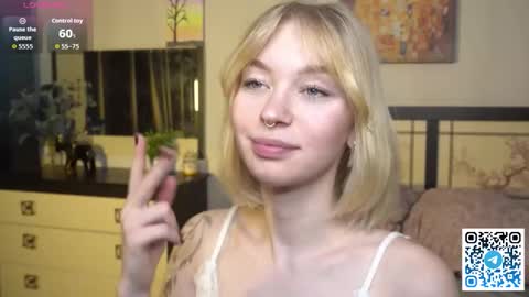 Snapshot of lidiaklemencic chatting on December 5, 7:10 pm Ann online show from December 5, 7:10 pm