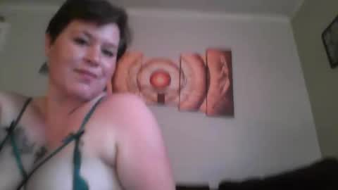 Snapshot of life_as_lindz chatting on October 19, 5:35 pm life_as_lindz online show from October 19, 5:35 pm