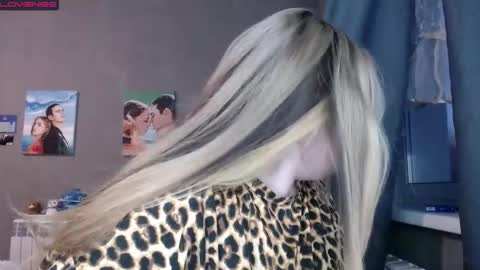 Snapshot of light_lunaa chatting on September 16, 1:01 pm light_lunaa online show from September 16, 1:01 pm