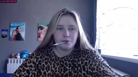 Snapshot of light_lunaa chatting on September 18, 6:59 am light_lunaa online show from September 18, 6:59 am