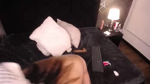 lia  online show from February 24, 7:23 pm