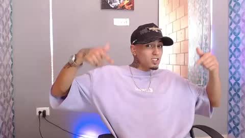 Snapshot of liiaam_lee_ chatting on May 9, 8:47 pm Daniel online show from May 9, 8:47 pm
