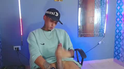 Snapshot of liiaam_lee_ chatting on May 15, 12:39 am Daniel online show from May 15, 12:39 am