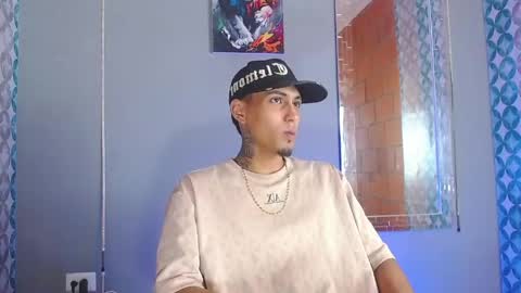 Snapshot of liiaam_lee_ chatting on May 18, 8:58 pm Daniel online show from May 18, 8:58 pm