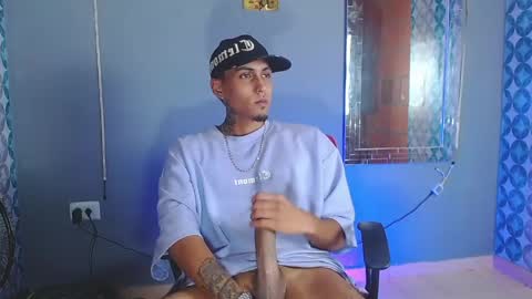 Snapshot of liiaam_lee_ chatting on May 20, 12:39 am Daniel online show from May 20, 12:39 am