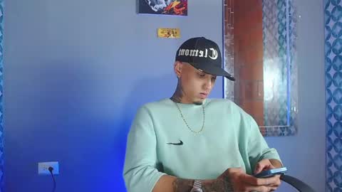 Snapshot of liiaam_lee_ chatting on May 21, 9:44 pm Daniel online show from May 21, 9:44 pm