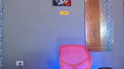 Snapshot of liiaam_lee_ chatting on May 23, 9:19 pm Daniel online show from May 23, 9:19 pm