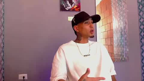 Snapshot of liiaam_lee_ chatting on May 24, 9:09 pm Daniel online show from May 24, 9:09 pm