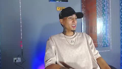 Snapshot of liiaam_lee_ chatting on May 29, 10:19 pm Daniel online show from May 29, 10:19 pm