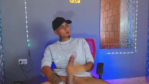 Snapshot of liiaam_lee_ chatting on June 4, 8:59 pm Daniel online show from June 4, 8:59 pm