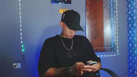 Snapshot of liiaam_lee_ chatting on June 7, 8:34 pm Daniel online show from June 7, 8:34 pm