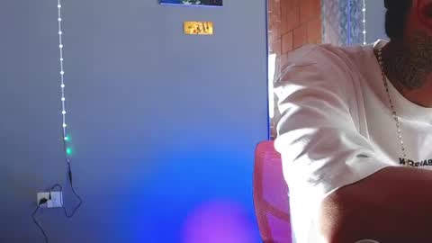 Snapshot of liiaam_lee_ chatting on June 11, 9:35 pm Daniel online show from June 11, 9:35 pm