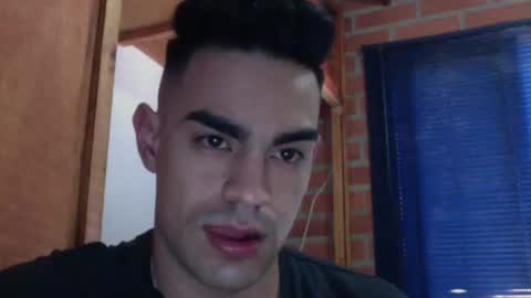 Snapshot of liiam_collins chatting on December 21, 5:09 pm liiam online show from December 21, 5:09 pm