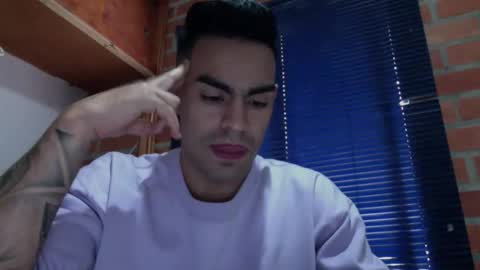 Snapshot of liiam_collins chatting on February 8, 8:23 pm liiam online show from February 8, 8:23 pm