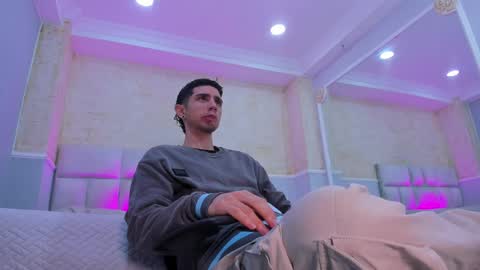 L I I A M online show from March 2, 5:01 am