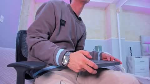 L I I A M online show from March 2, 8:05 am