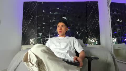 L I I A M online show from March 10, 10:48 am