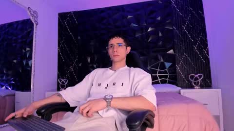 L I I A M online show from March 7, 8:17 pm