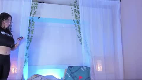 Snapshot of liiavega chatting on November 16, 12:00 pm online show from November 16, 12:00 pm