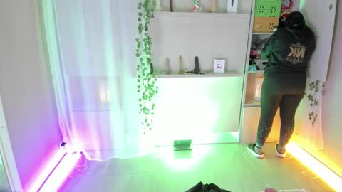 Snapshot of liiavega chatting on November 21, 11:42 am online show from November 21, 11:42 am