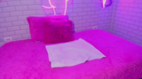 Snapshot of liily_hot chatting on December 21, 11:45 pm LIILY online show from December 21, 11:45 pm