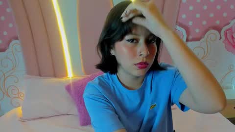 Snapshot of liily_hot chatting on February 19, 8:41 pm LIILY online show from February 19, 8:41 pm