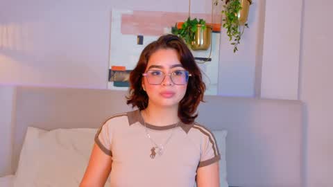 liilylopez online show from June 1, 11:34 am