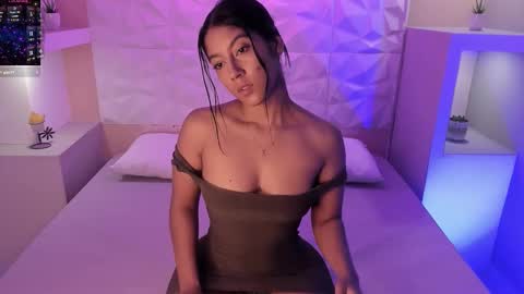 Snapshot of liizjones chatting on November 19, 4:18 pm LiizJones online show from November 19, 4:18 pm